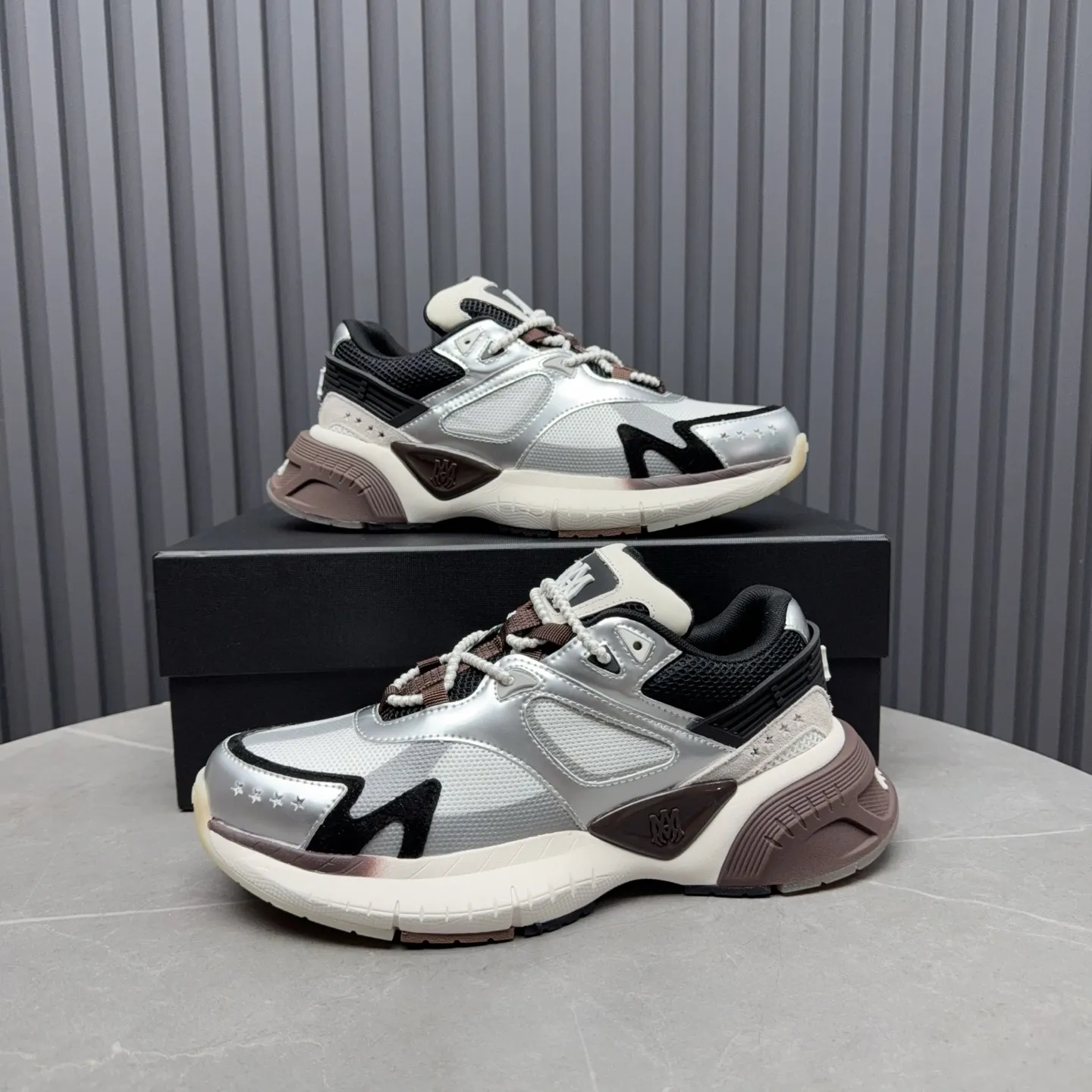 [AMIRI Amir] P: 760💰Size for couples: Female 35-40; Male 39-44; (Customized at 45.46) AMIRI Amir New Autumn and Winter Products New Autumn Latest Catwalk Couple Color Block Bread Casual Sports Shoes Series 〰 Casual fashion style full of details New generation of bone shoes popular classic upgrades Super comfortable and super popular! AUTRY is an exclusive version of AUTRY couple casual shoes from a high street brand in Los Angeles. Many celebrity Internet celebrities have the same style. Chinese new rapper Xiaobai Gali, Wang Yibo, Yang Mi and other Internet celebrity bloggers are competing for their feet. The three-dimensional molded metal logo on the side of the AJ1 shoe is on par with Nike's popular Fog. The heroic value instantly has a bit of punk rock flavor, all showing fashion sense and street style... ▪ Upper: original custom-made cowhide + original custom-made breathable mesh ▪Inner lining: original customized breathable mesh ▪Outsole: original molded two-color TPU rubber combination outsole.